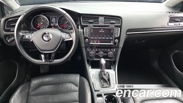 Volkswagen Golf — interior