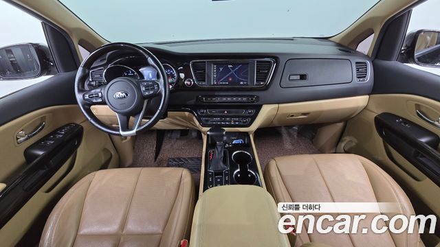 Kia Carnival — interior