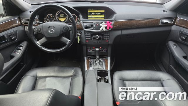 Mercedes-Benz E-Class — interior