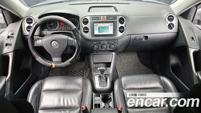 Volkswagen Tiguan — interior