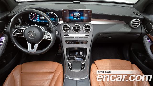 Mercedes-Benz GLC-Class — interior