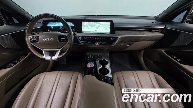 Kia K8 — interior