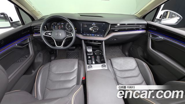 Volkswagen Touareg — interior