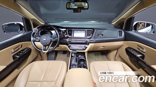 Kia Carnival — interior