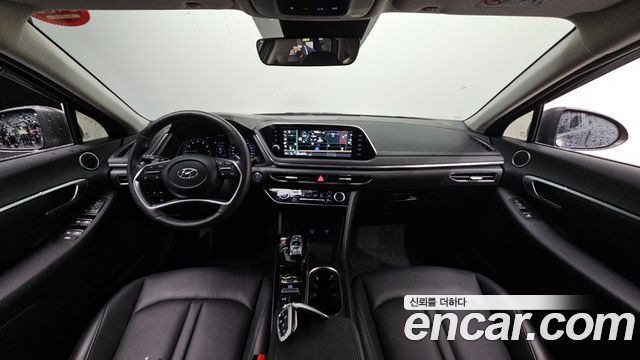 Hyundai Sonata — interior