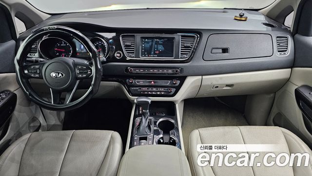 Kia Carnival — interior