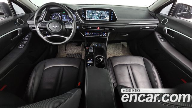 Hyundai Sonata — interior