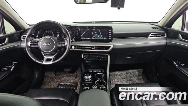 Kia K5 — interior