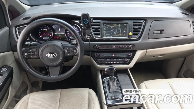 Kia Carnival — interior
