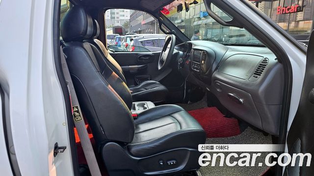 Ford F-150 — interior