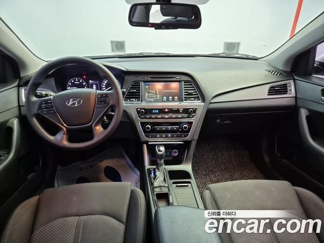 Hyundai Sonata — interior