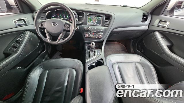 Kia K5 — interior