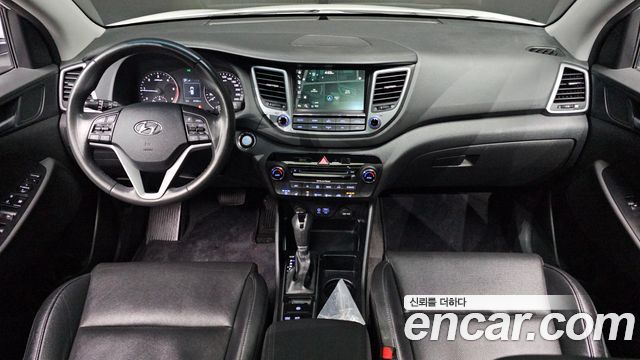 Hyundai Tucson — interior