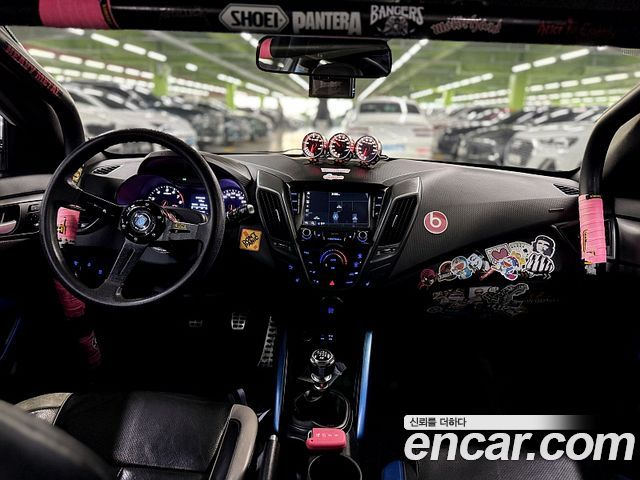 Hyundai Veloster — interior