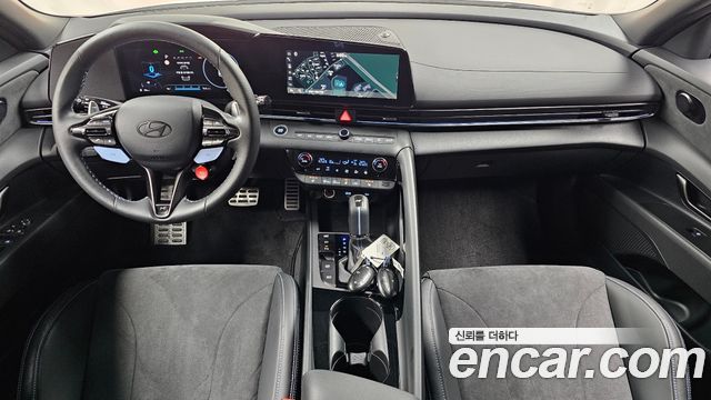 Hyundai Avante — interior