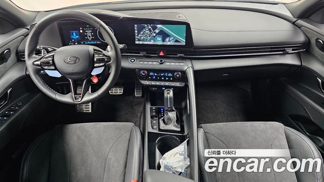 Hyundai Avante — interior