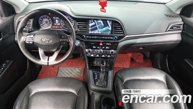 Hyundai Avante — interior