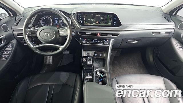 Hyundai Sonata — interior