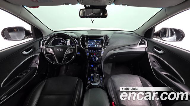 Hyundai Santa Fe — interior