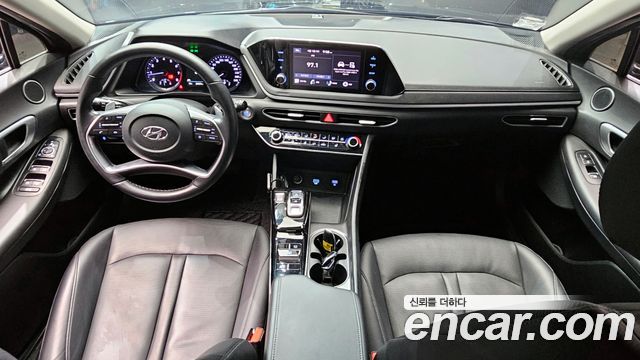 Hyundai Sonata — interior