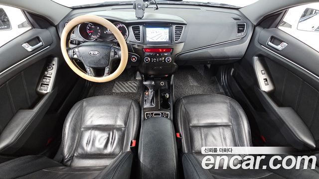 Kia K7 — interior