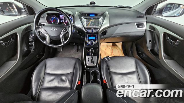 Hyundai Avante — interior