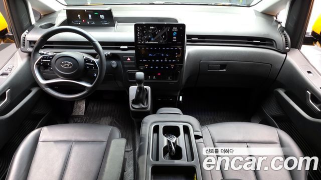 Hyundai Staria — interior