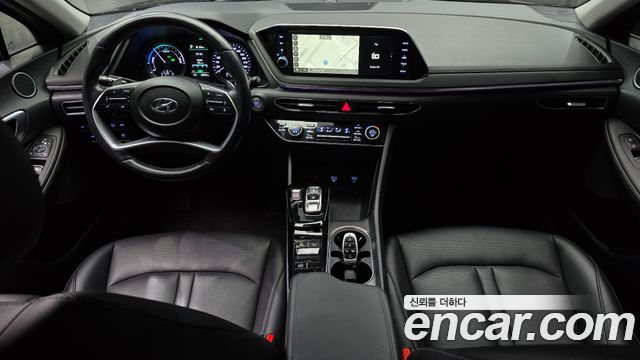 Hyundai Sonata — interior