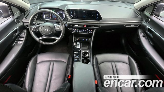 Hyundai Sonata — interior