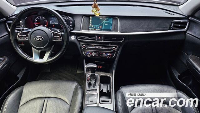 Kia K5 — interior