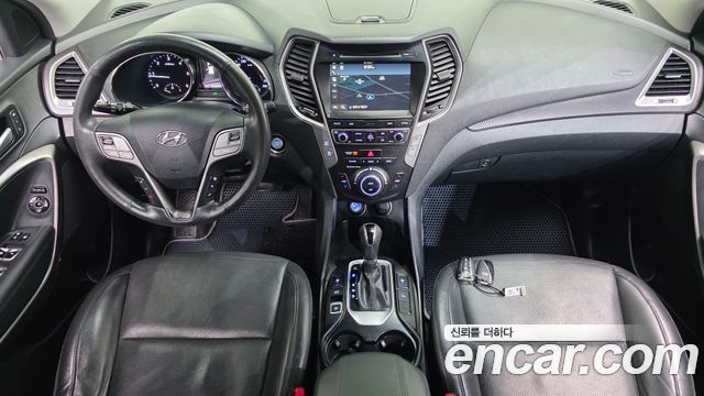 Hyundai Santa Fe — interior