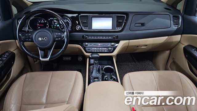 Kia Carnival — interior