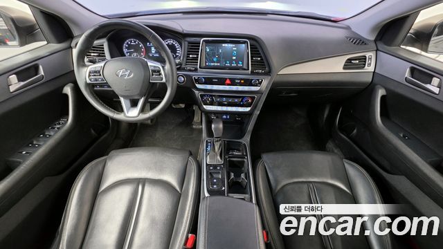 Hyundai Sonata — interior