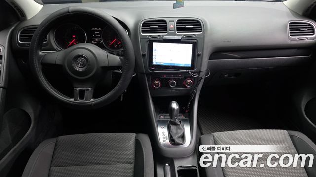 Volkswagen Golf — interior