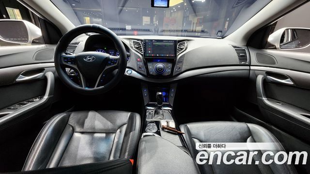Hyundai i40 — interior
