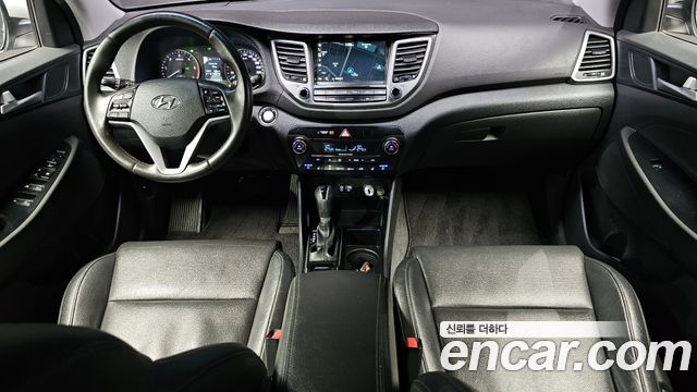 Hyundai Tucson — interior