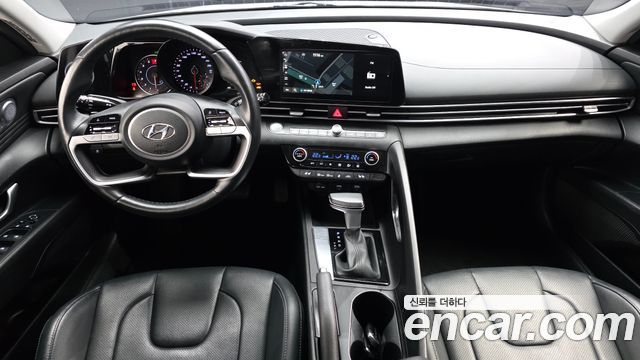 Hyundai Avante — interior