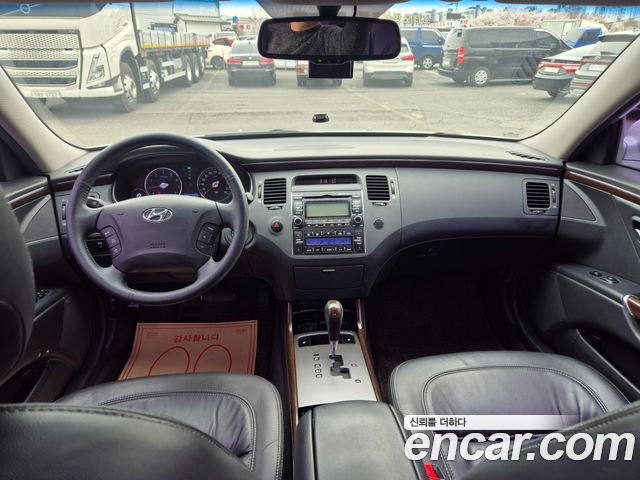 Hyundai Grandeur — interior