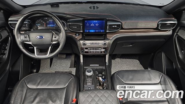 Ford Explorer — interior