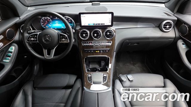 Mercedes-Benz GLC-Class — interior