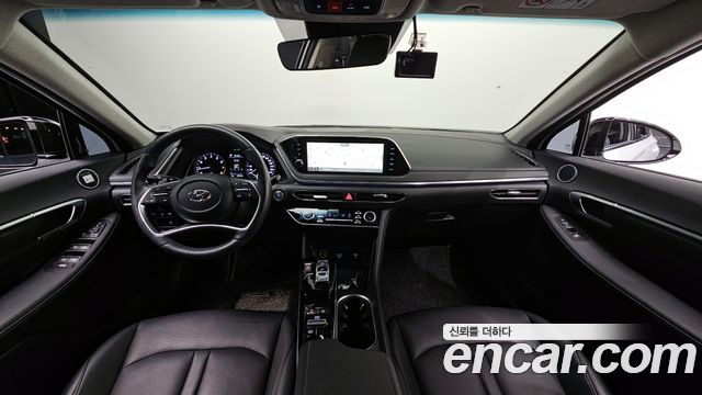 Hyundai Sonata — interior