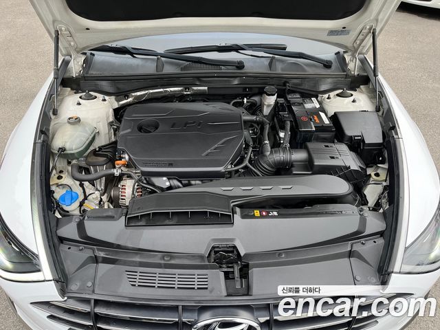 Hyundai Sonata — interior