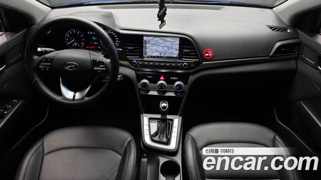 Hyundai Avante — interior