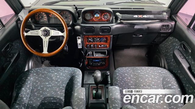 Hyundai Galloper — interior