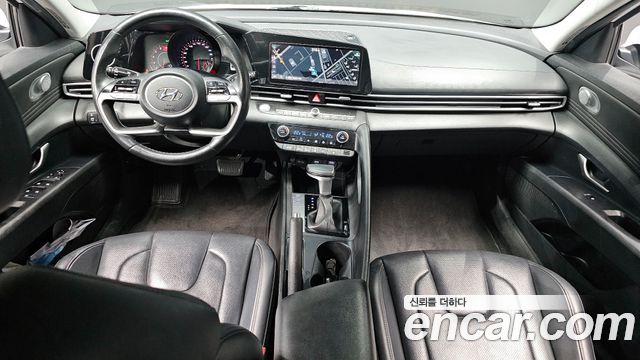 Hyundai Avante — interior