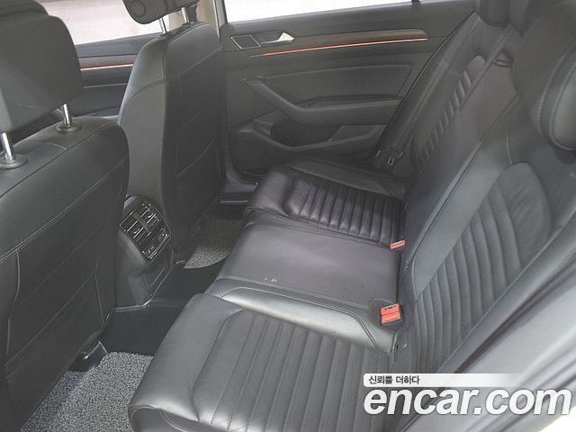 Volkswagen Passat — interior