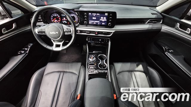 Kia K5 — interior