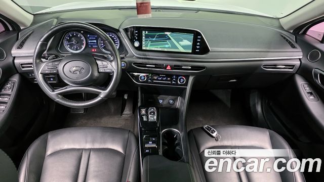 Hyundai Sonata — interior