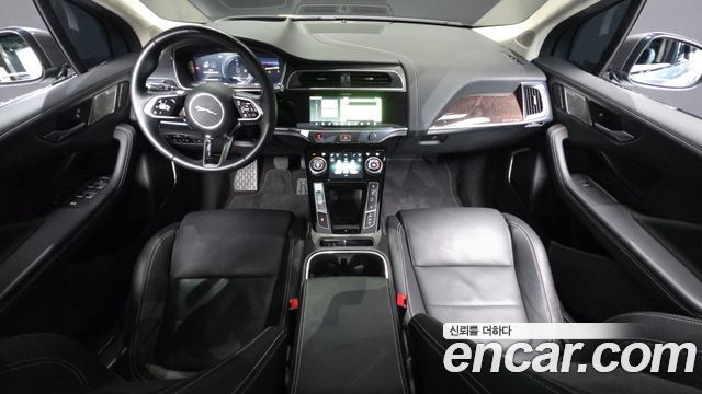 Jaguar I-Pace — interior