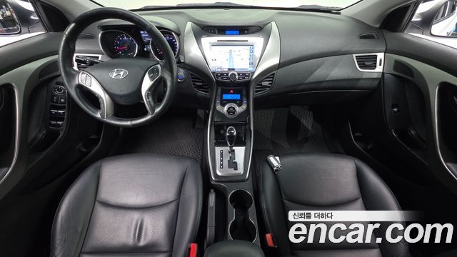 Hyundai Avante — interior